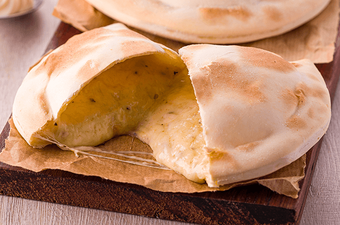 calzone de quatro queijos