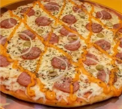 pizza de calabresa com cheddar