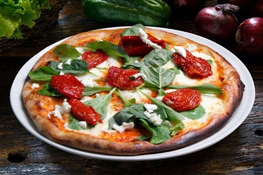 pizza de rucula com tomate seco